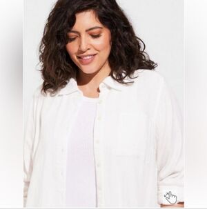 💥Sale💥NWOT Torrid Classic White Button-Up Shirt